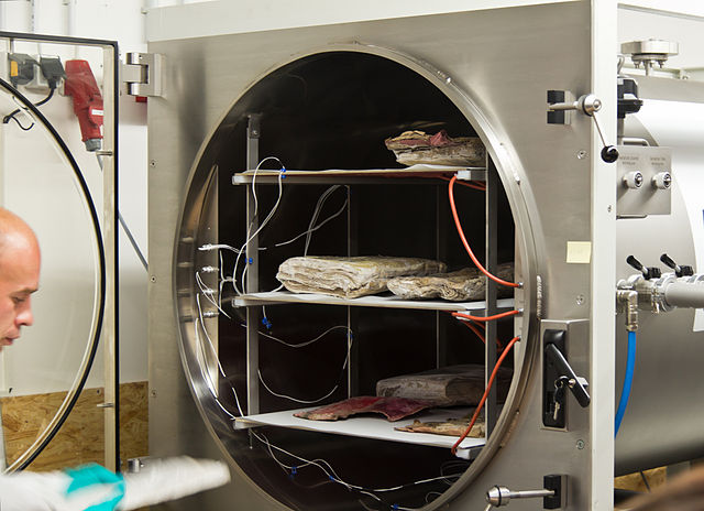 https://www.europeanpharmaceuticalreview.com/wp-content/uploads/Lyophilisation-freeze-drying-machine.jpg